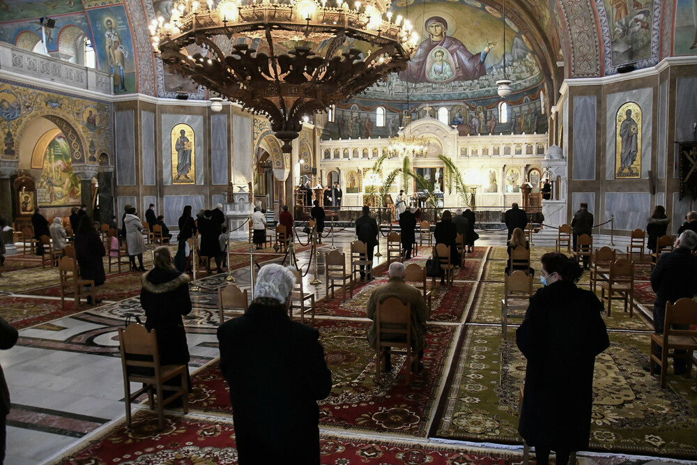 Guvernul grec impune testarea nevaccinaților care merg la biserică, folosindu-se de indicațiile Bisericii